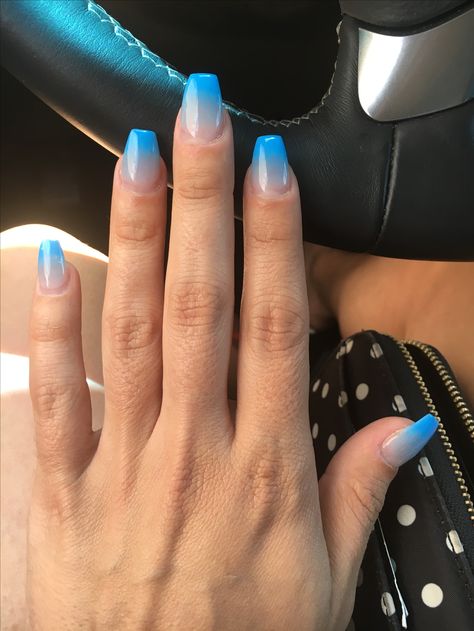 Short Ombre Blue Nails, Light Blue Ombre French Tip Nails, Dip Powder Nails Blue Ombre, Ocean Blue Ombre Nails, Colored French Tip Nails Dip Powder, Summer Nails Ombre Blue, Blue Dip Ombre Nails, Blue Umbra Nails, Ombré Light Blue Nails