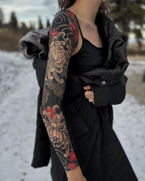 Irezumi Tattoos, Tato Irezumi, Traditional Japanese Tattoo Sleeve, Japanese Tattoo Women, Tattoo Japanese Style, More Tattoo, Geniale Tattoos, Traditional Japanese Tattoos, Simple Tattoo