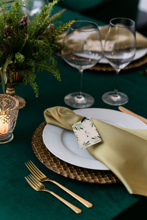 Wedding Table Linen Ideas, Table Linen Ideas, Chamomile Wedding, Wedding Plating, Teal And Grey Wedding, Medieval Wedding Theme, Christmas Wedding Themes, Green Wedding Decorations, Teal Wedding Colors