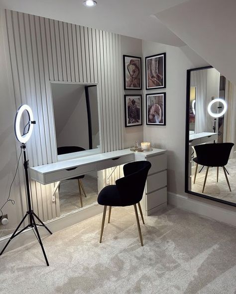 Beige And Black Dressing Room, Mirror With Study Table, Spare Room Makeup Room, Dressing Room Grey, Makeup And Work Desk In One, Bedroom Make Up Corner, Make Up Areas In Bedroom, Black And White Dressing Room, Black And White Beauty Room