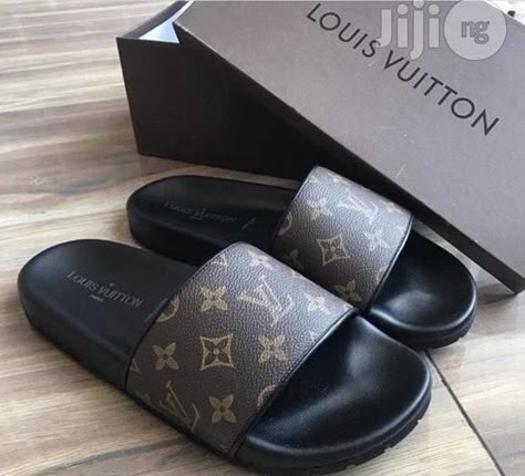 Instagram: Ti.nyyyy Zapatillas Louis Vuitton, Bespoke Menswear, Book Photos, Fresh Shoes, Hype Shoes, Louis Vuitton Shoes, Slides Shoes, Shoe Obsession, Dream Shoes