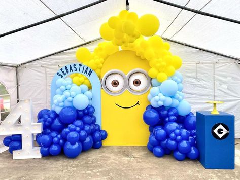 Balloons Theme Birthday Party, Despicable Me 1st Birthday Party, Minions Backdrop Party Ideas, Minion Birthday Party Backdrop, Minions 3rd Birthday Party Ideas, Minions Second Birthday Party, Minion Theme Decoration, Minions Photoshoot, Despicable Me Party Ideas