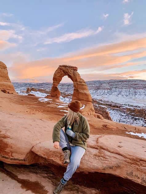 Arches National Park Picture Ideas, Sedona National Park, Arches National Park Photo Ideas, National Parks Picture Ideas, Arches National Park Aesthetic, National Park Instagram Pictures, Zion National Park Outfit, National Park Photo Ideas, Nature Girlie