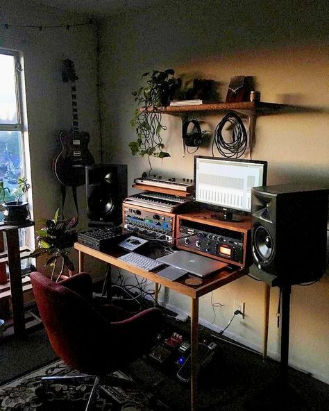 Home Music Studio Ideas, Home Recording Studio Setup, Recording Studio Setup, Home Studio Ideas, Home Music Rooms, Recording Studio Design, Recording Studio Home, Home Studio Setup, Studio Desk