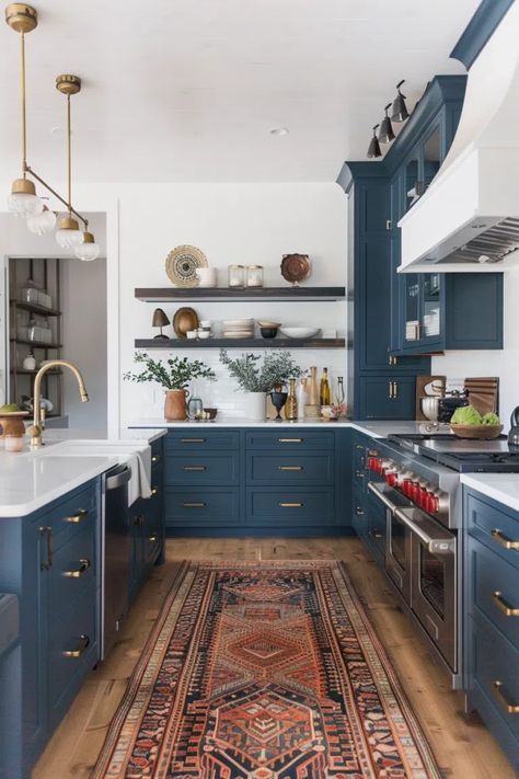 60+ Vibrant Kitchens With Blue Cabinets Modern Hacienda Kitchen, Kitchen Navy Blue, Wash Room, Blue Kitchen Cabinets, Bright Kitchens, Blue Cabinets, Garden Plans, Blue Kitchen, Boho Kitchen