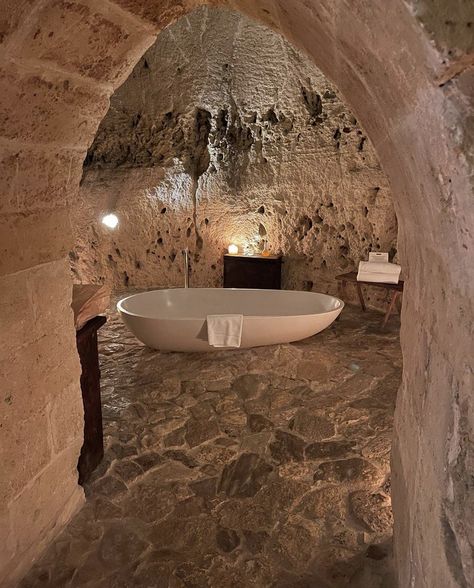 Cave Bathroom, Pretty Houses, Cave House, Earth Homes, Dream House Rooms, Earthship, Travel Locations, Dream House Interior, Dream Decor