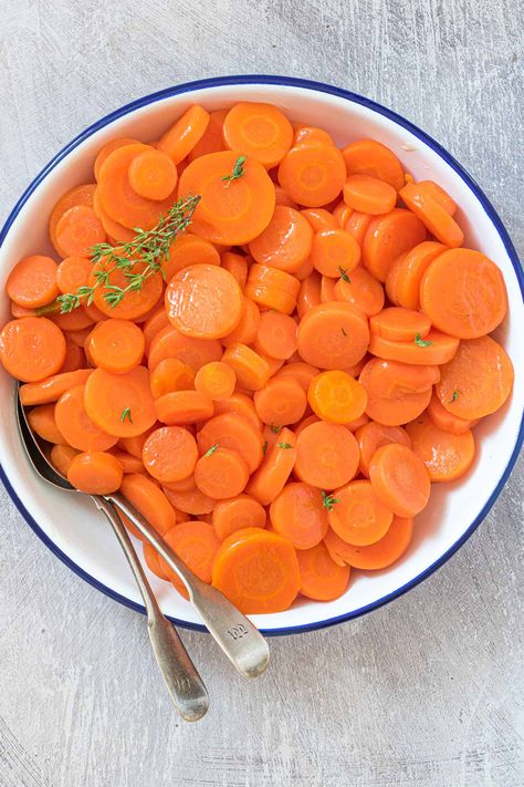 the cooked frozen carrots in a serving bowl with spoons Easy Carrot Recipes, Frozen Carrots, Side Dishes For Salmon, Steamed Carrots, Easy Vegetable Side Dishes, Honey Glazed Carrots, Sauteed Carrots, Carrots Recipe, Cooked Carrots