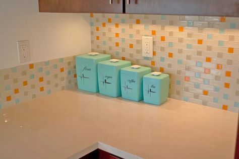 12 Stunning Midcentury Modern Kitchen Ideas Mid Century Modern Remodel, Modern Remodel, Mid Century Ranch, Retro Renovation, Mid Century Modern Kitchen, Mid Century Kitchen, Kitchen Tiles Backsplash, Kitchen Remodel Idea, Retro Kitchen