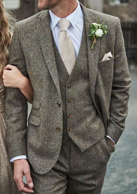 Non Traditional Wedding Attire, Wedding Attire For Groom, Tweed Groom, Vintage Wedding Suits, Brown Tweed Suit, Tweed Wedding, Grey Suit Wedding, Tweed Wedding Suits, Wedding Tux