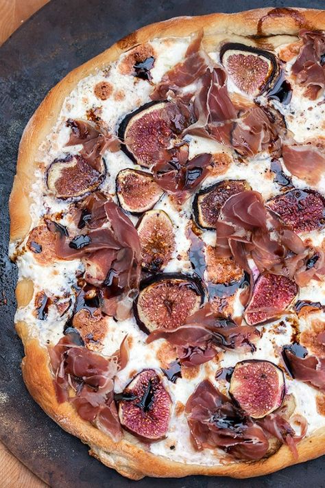 Fig and Prosciutto Pizza with Balsamic Drizzle | spachethespatula.com Fall Pizza Recipes, Fig And Prosciutto Pizza, Fig And Prosciutto, Fall Pizza, Balsamic Drizzle, Kale Recipe, Prosciutto Pizza, Pizza Muffins, Fig Recipes