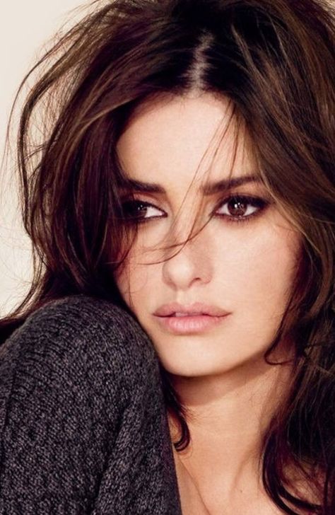 Penelope Cruz Eye Makeup, Penelope Cruz Makeup Eyes, Penelope Cruz Photoshoot, Penelope Cruz Makeup, Deep Autumn Makeup, Autumn Makeup, Hair Quotes, Celebrity Faces, Boho Hair