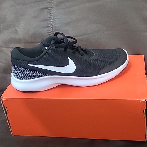 Nike Flex Experience Rn 7 Running Shoes Womens Size 7 Black/White New In Box Nike Flex, Box Color, Shoes Womens, Running Shoe, Womens Running Shoes, Black Nikes, Nike Shoes, Nike Women, Running Shoes