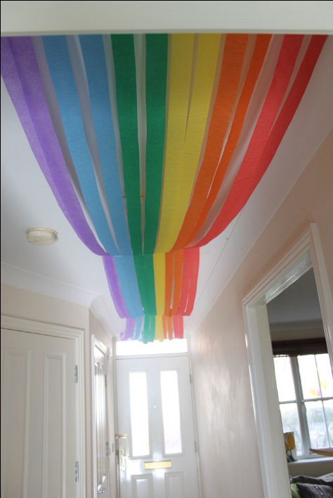 Rainbow Party Streamers, Rainbow Paper Decorations, Rainbow Ceiling Decorations Classroom, Rainbow Streamers Ceiling, Rainbow School Theme, Rainbow Streamers Decorations, Hallway Birthday Decoration, Rainbow Birthday Ideas Decoration, Crepe Paper Ceiling Decorations