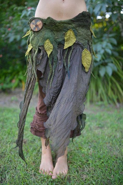 niiv: “Incredible fairy wear by Frixiegirl ” Forest Outfit Ideas, Forest Outfit, Woodland Nymph, Elf Kostüm, Faerie Costume, Felt Tree, Fairy Clothes, Idee Cosplay, Woodland Fairy