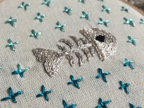 Fish Skeleton Embroidery, Emo Embroidery Ideas, Embroidery Gore, Hand Embroidery Patches Diy, Embroidery Bones, Fish Bone Embroidery Design, Embroidery Grunge, Fishbone Embroidery, Alt Embroidery