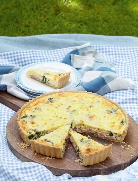 Mary Berry's Ultimate Picnic Menu - The Happy Foodie Gruyere Quiche, Mary Berry Cooks, Ham Quiche, Picnic Menu, Mary Berry Recipe, Picnic Recipes, Quiche Recipe, British Baking, Berries Recipes