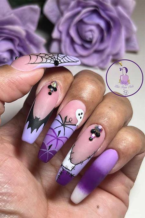 Purple Mummy Nails, Purple And Silver Halloween Nails, Halloween Nails Designs Easy, Cute Purple Halloween Nails, Purple Bat Nails, Halloween Nail Purple, Pink And Purple Halloween Nails, Purple Black Halloween Nails, Purple Pumpkin Nails