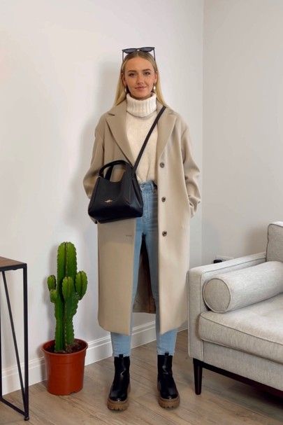 Beige Coat Outfit, Brown Coat Outfit, Trent Coat, Coat Outfit Casual, Long Coat Outfit, Mantel Outfit, Winter Coat Outfits, Mantel Beige, Jeans Outfit Winter