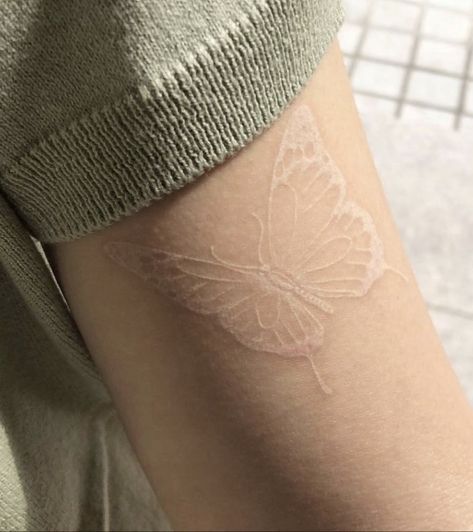 White Ink Tattoo, Fesyen Rambut, Discreet Tattoos, Dainty Tattoos, Subtle Tattoos, Aesthetic Tattoo, White Tattoo, Elegant Tattoos, 문신 디자인