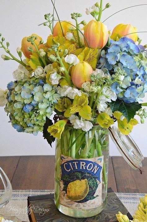 Tulpen Arrangements, Tulips Arrangement, Floral Ideas, Beautiful Flower Arrangements, Deco Floral, Canning Jars, Arte Floral, Beautiful Bouquet, Summer Floral