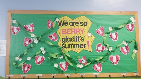 Strawberry feet Strawberry Bulletin Board Ideas, Summer Bulliten Boards, June Bulletin Board Ideas Preschool, Strawberry Bulletin Board, Summer Bulletin Board, Door Bulletin Boards, Summer Bulletin Boards, Infant Classroom, Preschool Bulletin