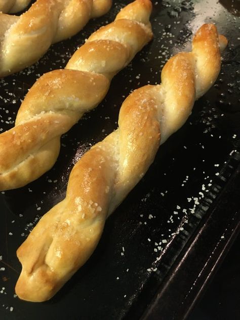 Auntie Annes Pretzels, Soft Pretzel Recipe, Auntie Annes, Homemade Pretzels, Homemade Soft Pretzels, Bread Sticks, Pretzel Twists, My Favorite Recipes, Pretzels Recipe