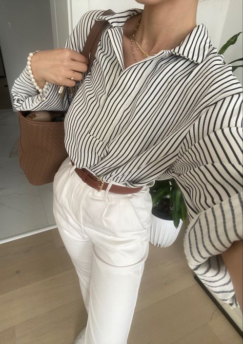 White And Brown Striped Shirt Outfit, Old Money Belt, Striped Shirt White Pants, Old Money Pants, Old Money Shirt, White Striped Shirt Outfit, Look Old Money, Outfits With Striped Shirts, Money Shirt