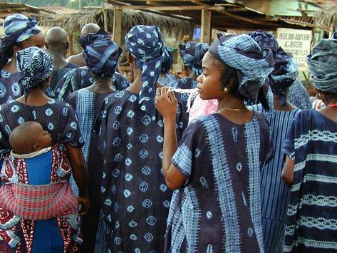 Indigo Cloth, Indigo Textiles, Yoruba People, African Indigo, Textil Design, African Textile, Afrikaanse Mode, Mood Indigo, Shibori Tie Dye