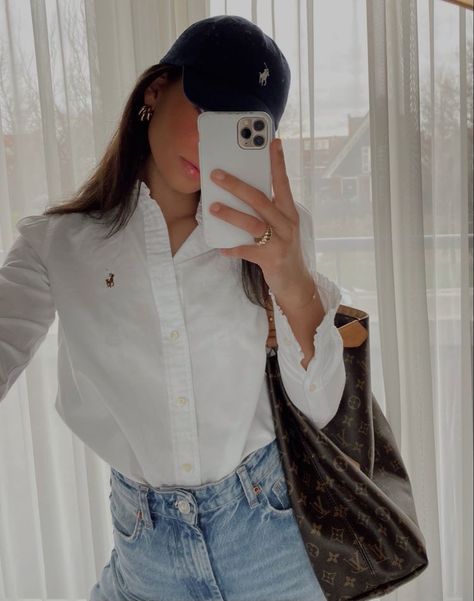 #outfit #fashion Polo Ralph Lauren Women Outfits, Rich Girl Vibes, Rich Girl Style, Outfit Minimalista, Ralph Lauren Shirt Women, Rich Girl Fashion, Polo Shirt Outfits, Polo Outfit, Look Office