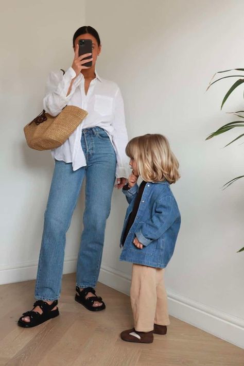 moms outfits Minimal Mom Outfit, Nyc Maternity Style, Mum Outfits Mom Style, Modern Mom Outfits, Chic Denim Outfits, Mom Outfits Spring, Trendy Mom Outfits, Casual Mom Style, Alone Together