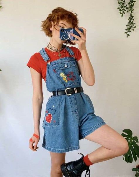 Outfit Ideas 80s Style Summer, 80s Outfits Shorts, Quirky Fashion Summer, Quirky Summer Outfits, Dungarees Outfit Women, Overalls Styling, Overall Outfits Summer, Aesthic Outfits, 80s Summer Fashion