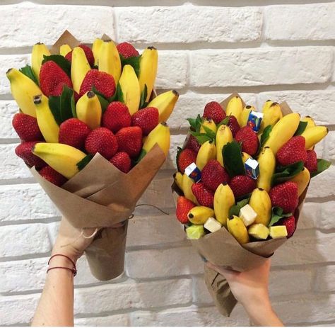 🍊🍉🍇🍍🍋🍌🍒🍓 Fruit Bouquet Ideas, Vegetable Bouquet, Fruit Bouquet, Food Bouquet, Fest Mad, Fruits Decoration, Fruit Creations, Fruit Basket Gift, Edible Bouquets