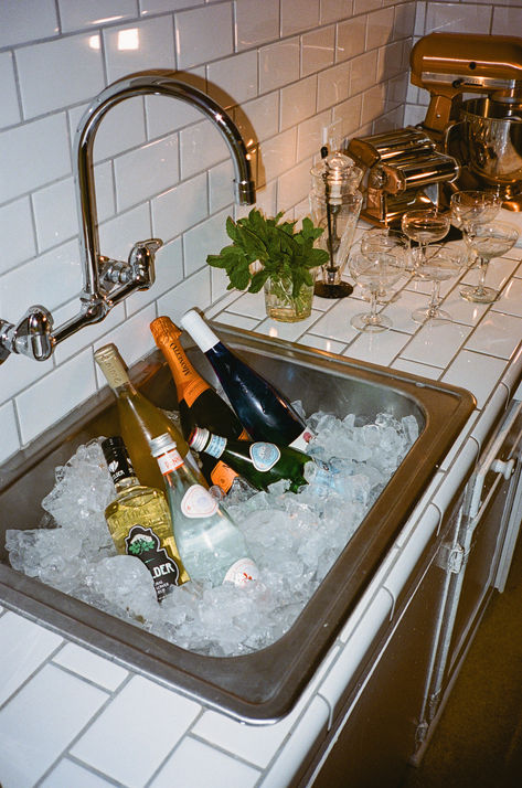 Utilizing my sink is my current favorite way to add a cute bar setup to my evening. Pour in a bunch of ice and add your libations, maybe a few oysters on ice, et voila! My favorite easy hosting tip. Hosting Drinks At Home, Ice In Sink For Drinks, Sink Ice Bucket, Cooler Ideas For Party, Apartment Cocktail Party, 27 Club Party, Dinner Party Bar Setup, Apartment Hosting Aesthetic, Cute Hosting Ideas