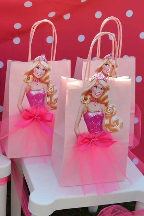 Barbie Party Favor Bags Ballerina Barbie Birthday Party, Barbie Party Bags Ideas, Barbie Pinata Ideas, Barbie Props, Barbie Party Favors, Girls Barbie Birthday Party, Barbie Party Ideas, 4de Verjaardag, Barbie Party Decorations