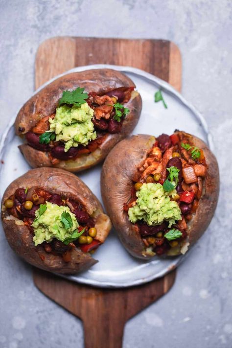 Spicy Kidney Bean Baked Potatoes Vegan Baked Potato, Red Beans Recipe, Potato Calories, Recipes With Kidney Beans, Vegetarian Wraps, Vegan Baked, Kidney Bean, Baked Potato Recipes, Avocado Sauce