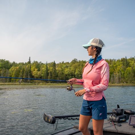 WOMEN’S GUIDE ON WHAT TO WEAR WHILE FISHING – Girl of 10,000 Lakes Fishing Trip Outfit, Women Fishing Outfit, Fishing Outfit, Fishing Girl, Fishing Shorts, Clothing Guide, Rain Suit, Trip Outfits, Fishing Girls