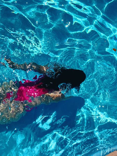 Swiming Pull Aesthetic Girl, Swim Girl Aesthetic, Swimming Aesthetic, Swimming Pictures, Swimming World, Swimming Women, Underwater Painting, Dubai Aesthetic, Swim Life