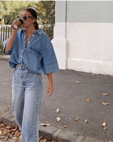 Blue Denim Button Up Shirt Outfit, Denim Long Sleeve Shirt Outfit, Denim Button Up Outfit, Europe Fall Fashion, Navy Tee Outfit, Denim Button Up Shirt Outfit, Mum Fits, Jean Shirt Outfits, Cropped Denim Shirt