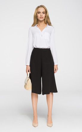 Black Culottes Knee Length Trousers Outfit Trabajo, Black Culottes, Outfit Elegante, Smart Shorts, Fabulous Clothes, Knee Length Shorts, Tailored Shorts, Black Knees, Virtual Closet