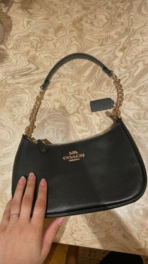 Coach Sling, Vintage Designer Bags, Trendy Purses, Luxury Bags Collection, Handbag Essentials, Dream Bags, Girly Bags, Luxury Purses, Coach Shoulder Bag