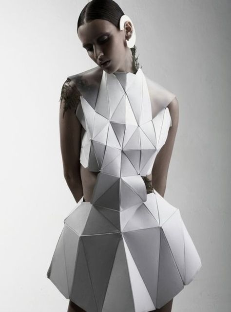 #technology #geometric #dress #whitedress #fashion #style #model #editorial #fashiontech #tech #fashiontechnology #clothes #couture Mode Origami, Structured Fashion, Architectural Fashion, Structural Fashion, Origami Architecture, Origami Dress, Origami Fashion, Sculptural Fashion, Geometric Fashion