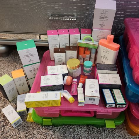 Incredible Value!! Mystery Box Of Cosmetics And Beauty Items! Includes Makeup, Skincare, Tools (Such As Makeup Brushes Or Skincare Tools), Hair Care And/Or Hair Tools, And More. All Items Are Fresh, Brand New, And Unopened! Value Of Box Will Be Approx 1.5 - 2x Amount Paid Reasonable Requests For Specific Brands Or Items Will Be Met If Possible. The List Of Brands Below Is What Makes Up The Majority Of My Stock. All Items Will Be High Quality Brands Like: Abh, Beautybio, Benefit, Bumble & Bumble, Drunk Elephant Skincare, Fresh Brand, Dr Brandt, Sephora Skin Care, Beauty Bundle, Skin Care Items, Bumble And Bumble, Skincare Tools, Drunk Elephant