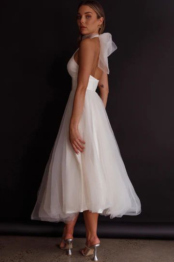 Ankle Length Wedding Dress Vintage, Tulle Midi Wedding Dress, Ivory Midi Dress, White Tulle Dress, Midi Wedding Dress, City Bride, Selfie Leslie, Tulle Midi Dress, Satin Clutch