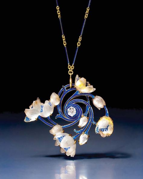 Haughton International: pedigree estate jewelry set to shine at the most highly anticipated antiques fair of the fall season | The Jewellery Editor Lalique Jewelry, Wood Anemone, Bijoux Art Deco, Bijoux Art Nouveau, Art Nouveau Pendant, Art Nouveau Jewelry, Deco Jewelry, Fine Jewels, Fantasy Jewelry