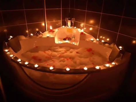 Romantic Tub Ideas, Honeymoon Room Romantic, Hotel Night With Boyfriend, Romantic Bath For Two, Bath Together Couples, Bedroom Window View, Honeymoon Bed, Romantic Bathtub, Bath Romantic