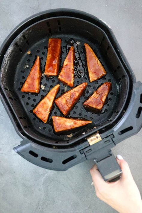 Bbq Tofu Air Fryer, Tofu Wings, Wings In The Air Fryer, Bbq Vegan, Vegan Bbq Sauce, Creamy Dipping Sauce, Dried Tofu, Hot Wing Sauces, Wings In The Oven