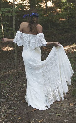 Laurence wedding dress from Daughter's of Simone wedding dresses 2016 - Off the shoulder boho wedding dress - see the rest of the collection on www.onefabday.com Hippie Wedding Dress, Long Gown For Wedding, Off The Shoulder Wedding Dress, Shoulder Wedding Dress, Under Your Spell, Boho Beach Wedding, Boda Mexicana, Hippie Wedding, Beach Wedding Dress Boho