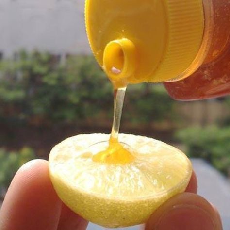 Honey & Lemon Blackhead Remover Moisturizing Mask Half a lemon and put 3-4 drops of honey on it. Now just rub the lemon on your face for some time, make sure you emphasize on the black heads prone areas like nose, chin etc. Leave the lemon and honey mixture on your face for 5 minutes and then wash it with cold water. You will be able to see the results immediately. Additionally, lemon juice will also fade other marks/spots on the face and honey will moisturize. Lemon And Honey, Black Heads, Beauty Remedies, Homemade Remedies, It Goes On, Back To Nature, Homemade Beauty Products, Health And Beauty Tips, Hair Skin