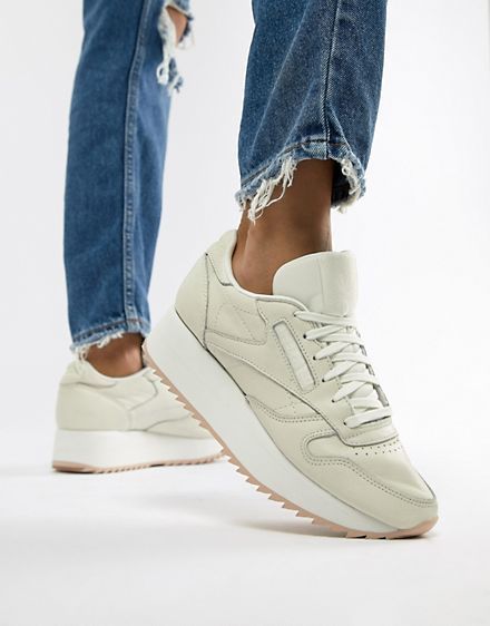 Mar 11, 2020 - This Pin was discovered by Rhonda Wehbe. Discover (and save!) your own Pins on Pinterest. Reebok Sneakers Woman, Cute Platform Sneakers, Nyc Wardrobe, Reebok White Sneakers, Sneakers Reebok, Shoes Reebok, White Reebok, Reebok Classic Leather, Chic Sneakers