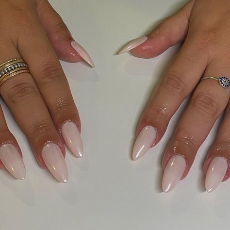 Gel Extension Nails, Nail Ideas French, Medium Almond Nails, Bieber Nails, Unghie Sfumate, Kutek Disney, Milky Nails, Manikur Kuku, Medium Almond